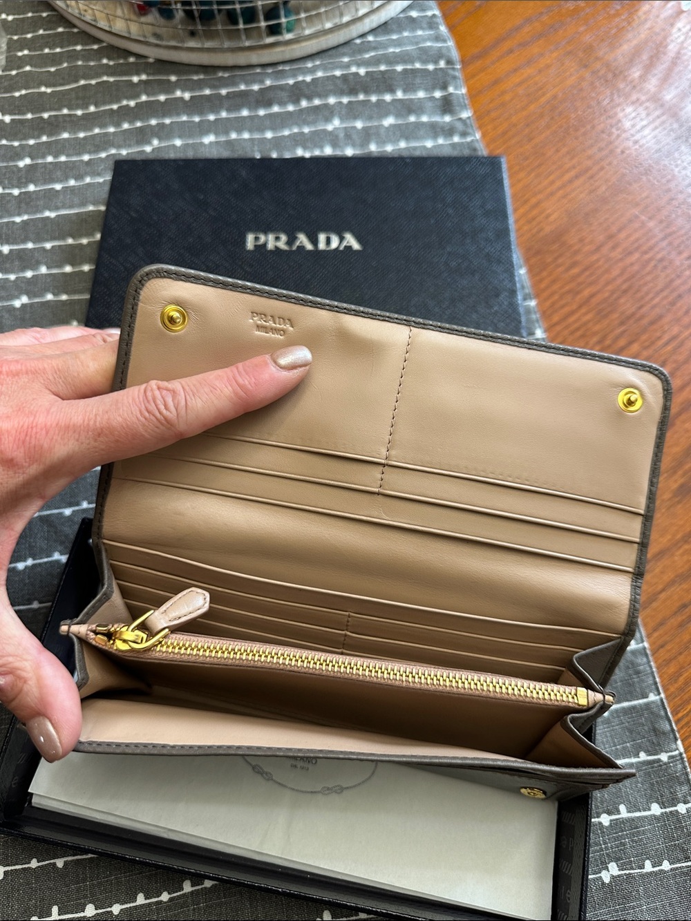 ⭐️Authentic Prada City Calf Continental Flap Bi - Colour Clay/Beige Wallet.